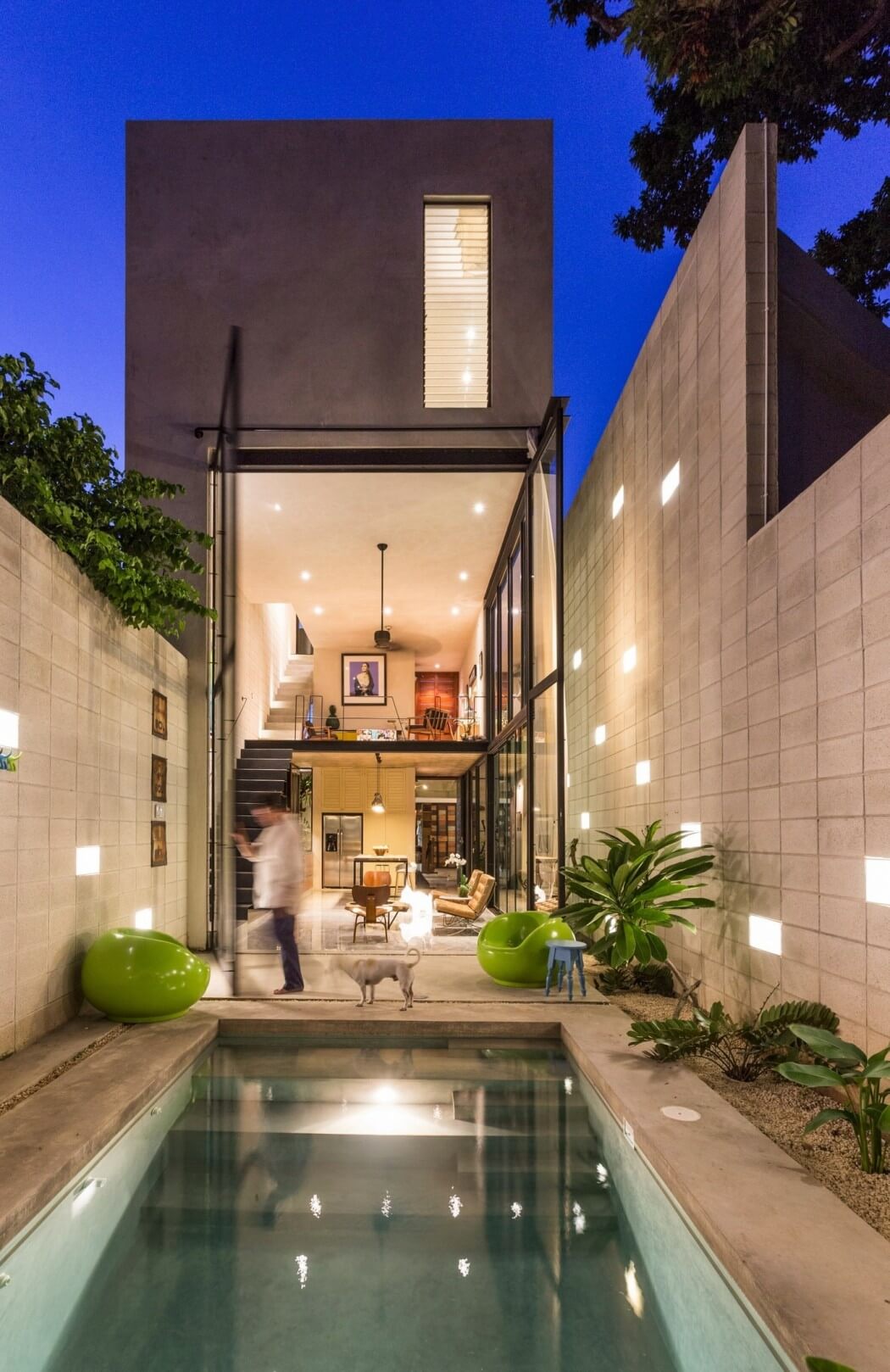 architecture_two-story_glass_wall_in_mexico_design_studia_interiors_osnovadesign_osnova_poltava_11
